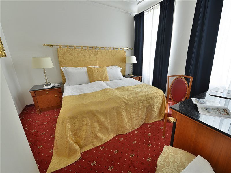Hotel Bologna Praha Bagian luar foto